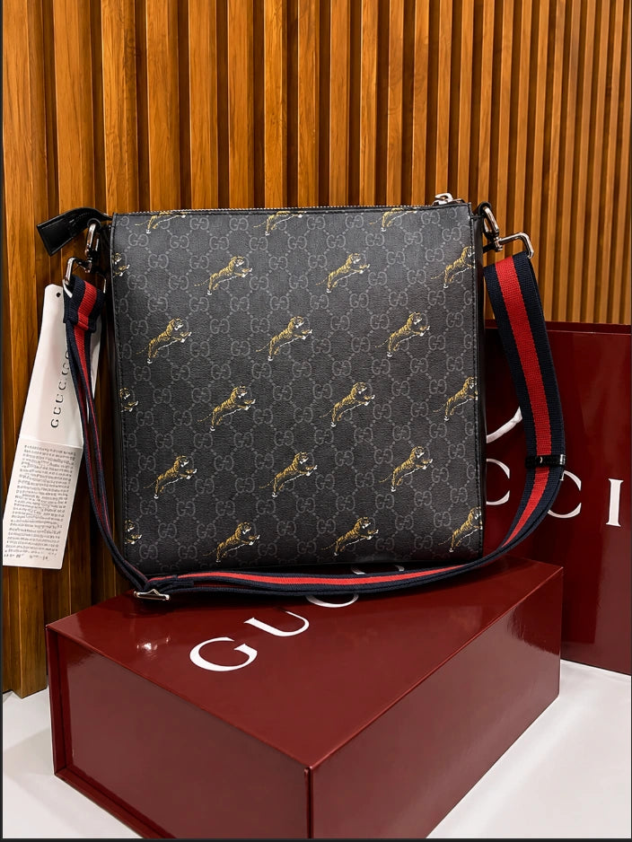 Gucci GG Supreme Tigers Messenger Bag