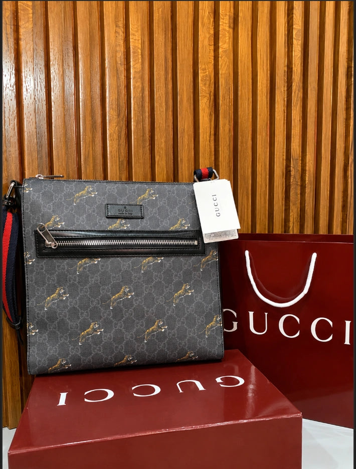 Gucci GG Supreme Tigers Messenger Bag